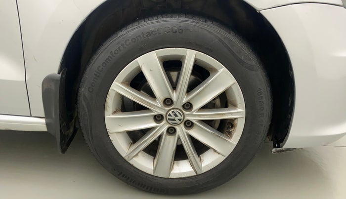 2017 Volkswagen Vento HIGHLINE PETROL AT, Petrol, Automatic, 89,137 km, Right Front Wheel