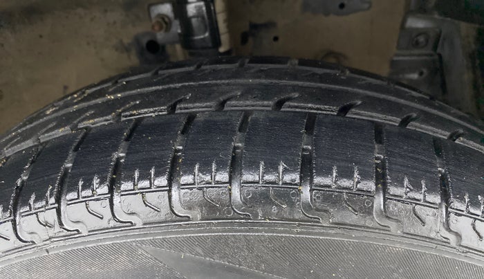 2014 Maruti Swift Dzire VDI, Diesel, Manual, 85,437 km, Right Front Tyre Tread