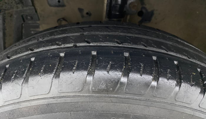 2014 Maruti Swift Dzire VDI, Diesel, Manual, 85,437 km, Left Front Tyre Tread