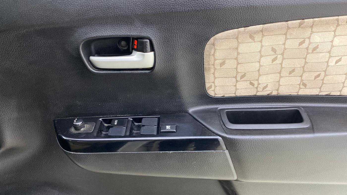 2018 Maruti Wagon R 1.0 VXI, Petrol, Manual, 68,579 km, Driver Side Door Panels Control