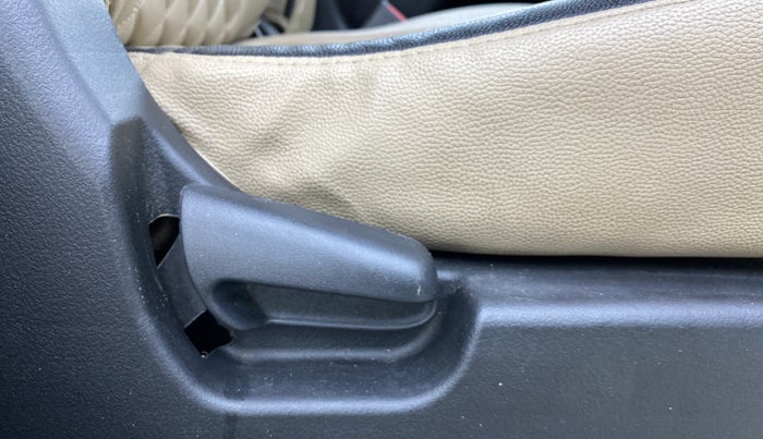 2018 Maruti Wagon R 1.0 VXI, Petrol, Manual, 68,579 km, Driver Side Adjustment Panel