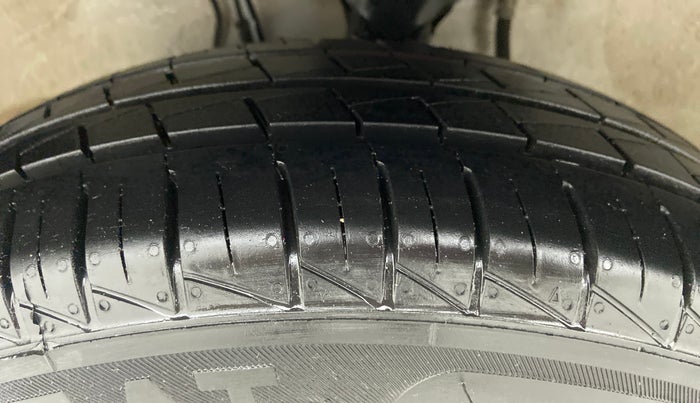 2021 Maruti Alto VXI, Petrol, Manual, 2,037 km, Left Front Tyre Tread