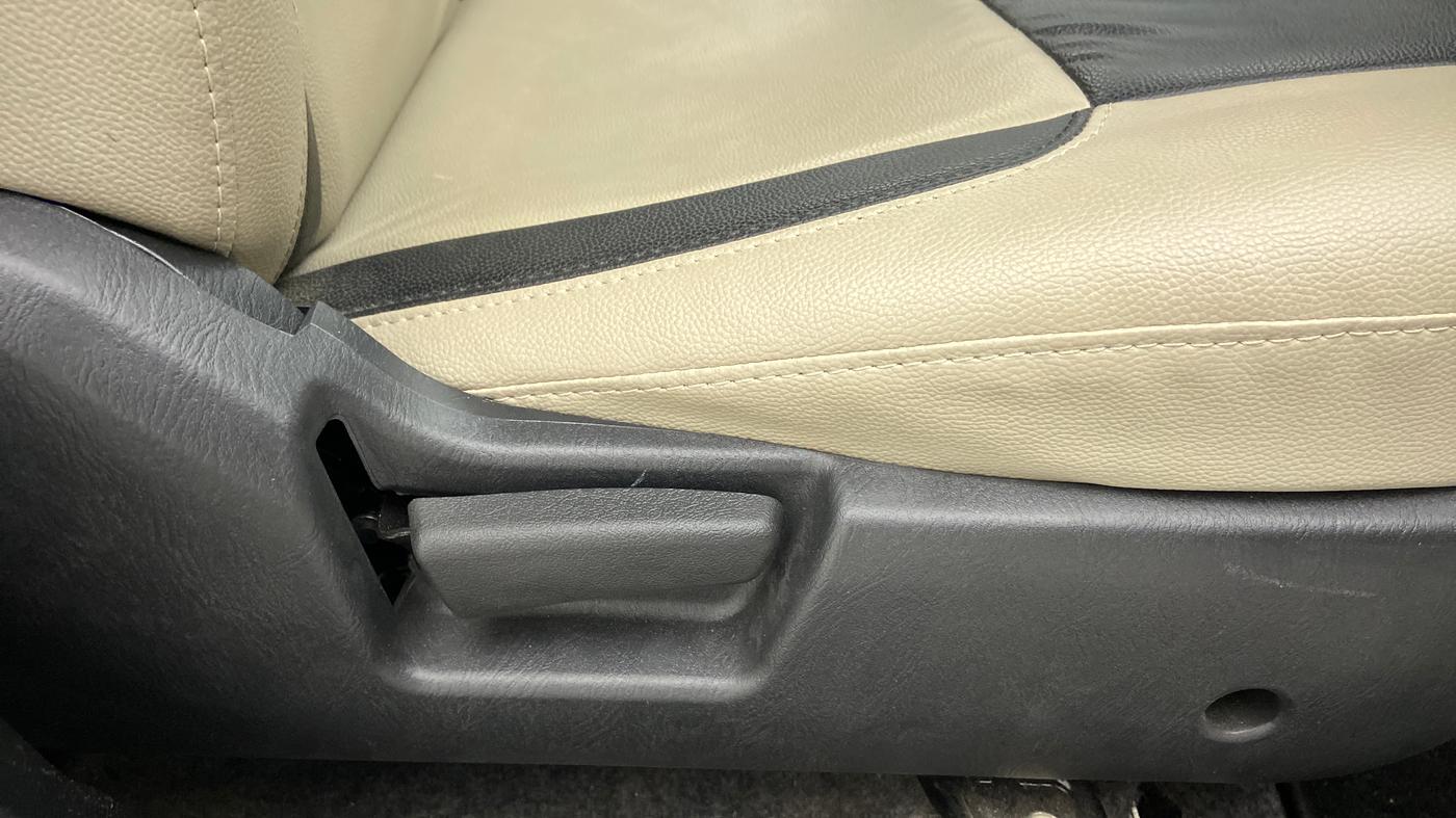2021 Maruti Alto VXI, Petrol, Manual, 2,037 km, Driver Side Adjustment Panel