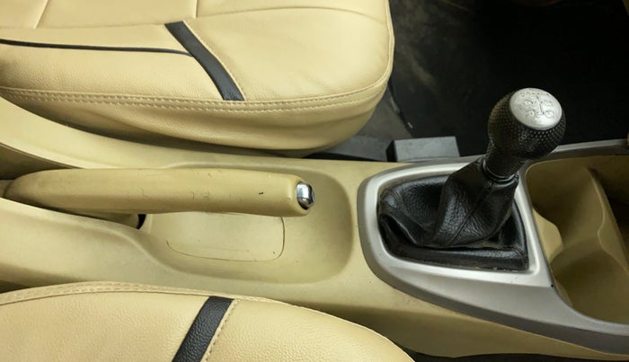 2010 Honda City 1.5L I-VTEC V MT, Petrol, Manual, 1,22,379 km, Gear Lever