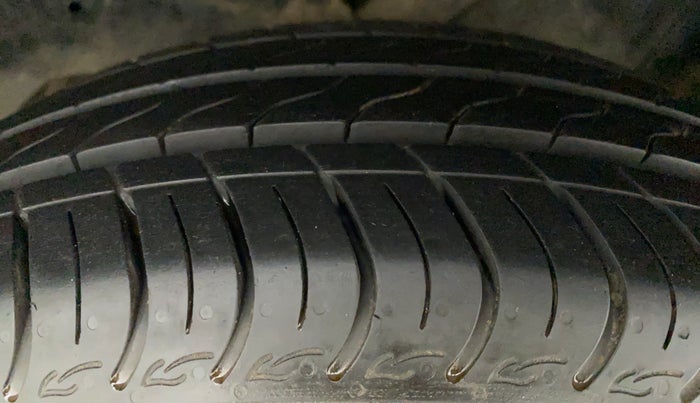 2010 Honda City 1.5L I-VTEC V MT, Petrol, Manual, 1,22,379 km, Left Rear Tyre Tread