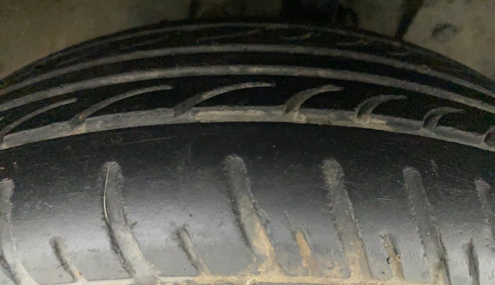 2010 Honda City 1.5L I-VTEC V MT, Petrol, Manual, 1,22,379 km, Right Front Tyre Tread