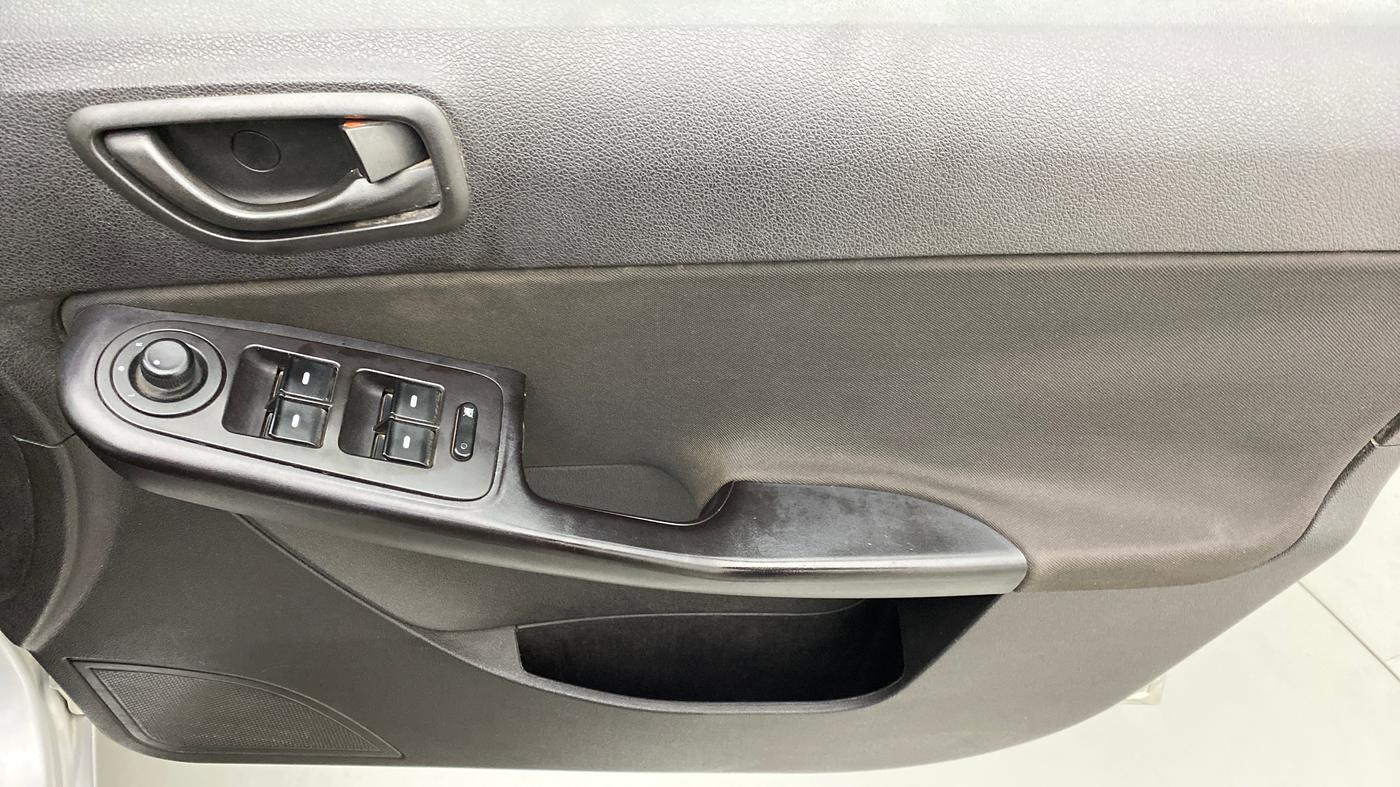 2015 Tata Bolt XM REVOTRON, Petrol, Manual, 58,278 km, Driver Side Door Panels Control