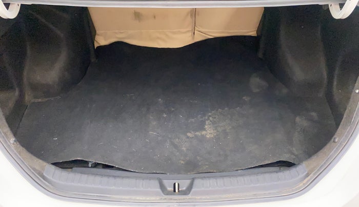 2018 Toyota YARIS G MT, Petrol, Manual, 35,850 km, Boot Inside