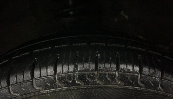 2016 Maruti Alto 800 LXI, Petrol, Manual, 55,691 km, Left Front Tyre Tread
