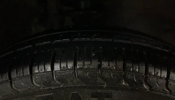 2016 Maruti Alto 800 LXI, Petrol, Manual, 55,691 km, Right Front Tyre Tread