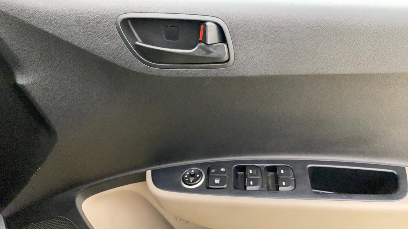 2018 Hyundai Grand i10 MAGNA AT 1.2 KAPPA VTVT, Petrol, Automatic, 33,716 km, Driver Side Door Panels Control