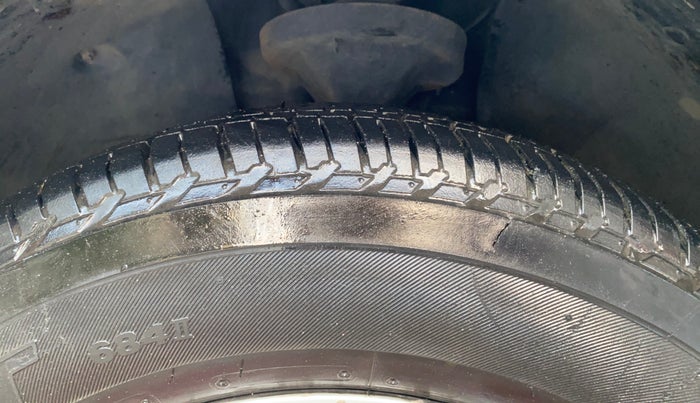 2013 Mahindra XUV500 W8, Diesel, Manual, 85,056 km, Left Front Tyre Tread