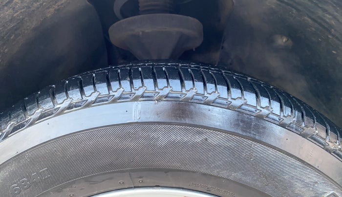 2013 Mahindra XUV500 W8, Diesel, Manual, 85,056 km, Right Front Tyre Tread