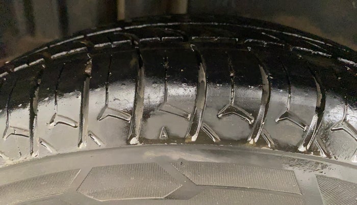 2017 Maruti Swift Dzire VXI, Petrol, Manual, 59,681 km, Right Rear Tyre Tread