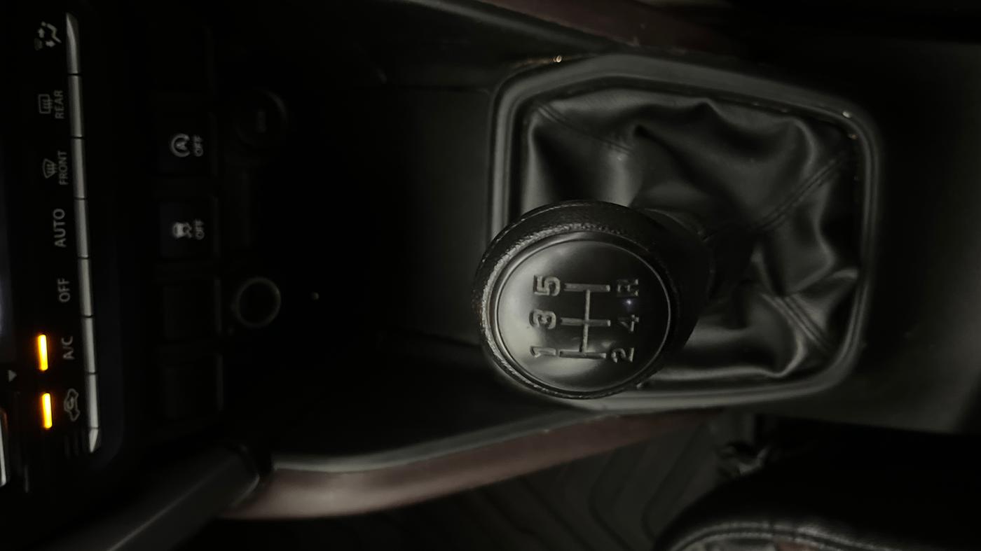 2023 Maruti Grand Vitara DELTA SMART HYBRID, Petrol, Manual, 89,240 km, Gear Lever