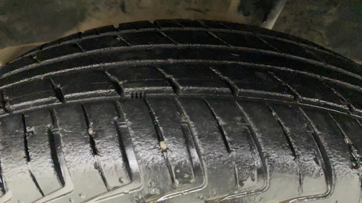 2017 Renault Kwid RXL 1.0 AMT, Petrol, Automatic, 55,721 km, Left Rear Tyre Tread