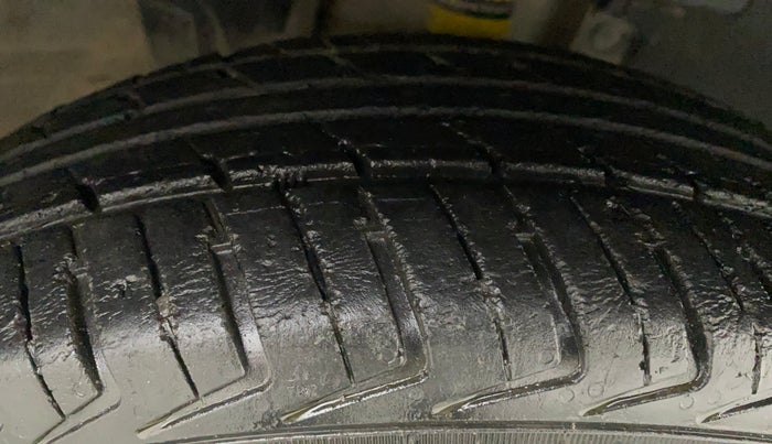 2017 Renault Kwid RXL 1.0 AMT, Petrol, Automatic, 55,721 km, Right Front Tyre Tread