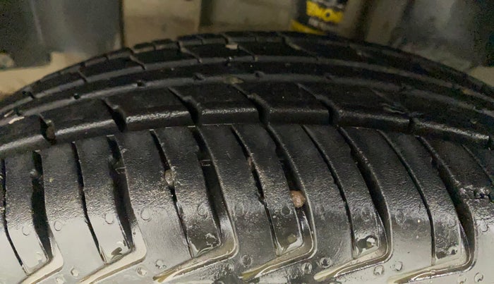 2017 Renault Kwid RXL 1.0 AMT, Petrol, Automatic, 55,721 km, Left Front Tyre Tread