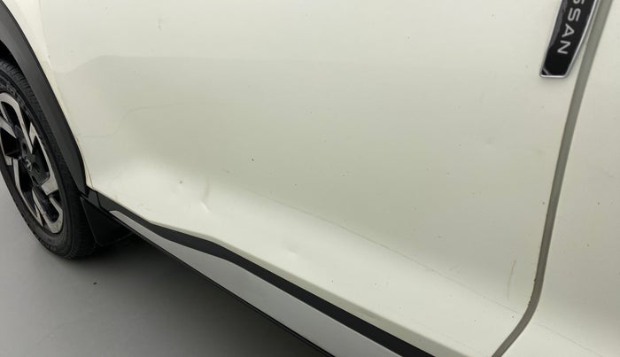 2021 Nissan MAGNITE XV PREMIUM, Petrol, Manual, 49,113 km, Front passenger door - Slightly dented