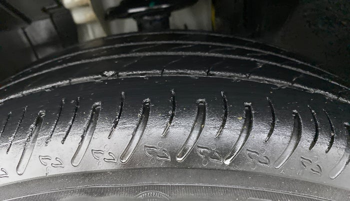 2021 Nissan MAGNITE XV PREMIUM, Petrol, Manual, 49,113 km, Left Front Tyre Tread