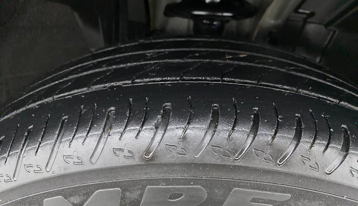 2021 Nissan MAGNITE XV PREMIUM, Petrol, Manual, 49,113 km, Right Front Tyre Tread