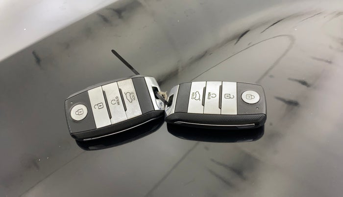 2021 KIA SONET HTX 1.5, Diesel, Manual, 42,536 km, Key Close Up