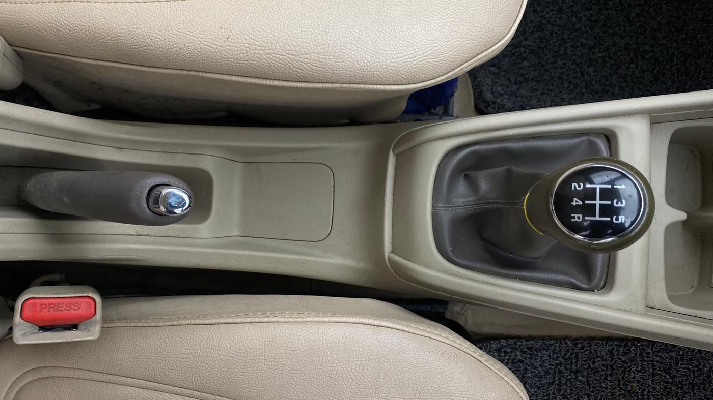2021 Maruti Ertiga ZXI+ SHVS, Petrol, Manual, 65,924 km, Gear Lever