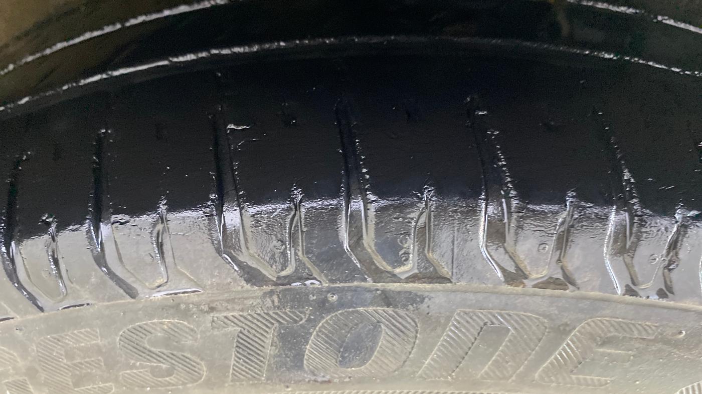 2021 Maruti Ertiga ZXI+ SHVS, Petrol, Manual, 65,924 km, Right Front Tyre Tread