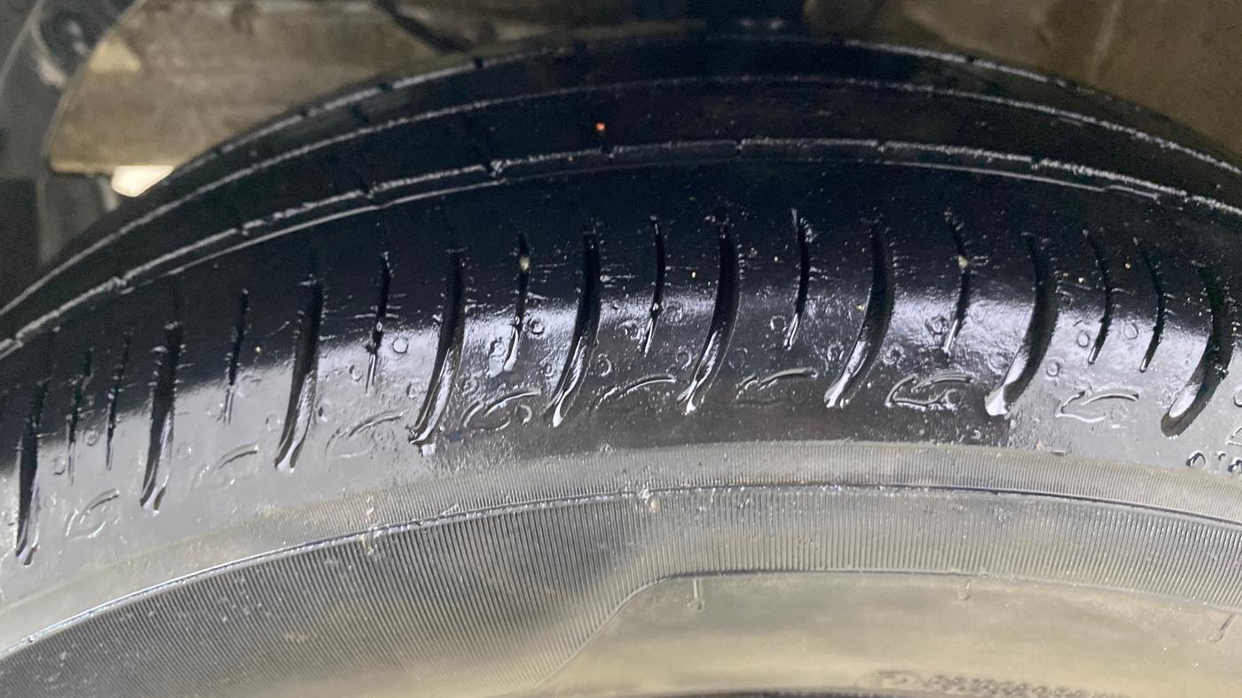 2021 Maruti Ertiga ZXI+ SHVS, Petrol, Manual, 65,924 km, Left Front Tyre Tread