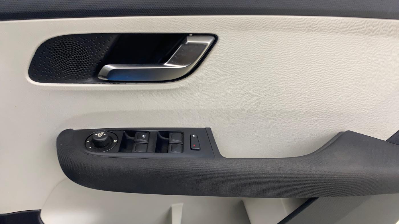 2021 Tata ALTROZ XZ PLUS I-TURBO PETROL, Petrol, Manual, 23,470 km, Driver Side Door Panels Control