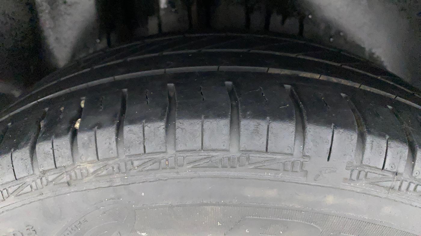 2020 Volkswagen Polo TRENDLINE 1.0L, Petrol, Manual, 43,712 km, Right Rear Tyre Tread