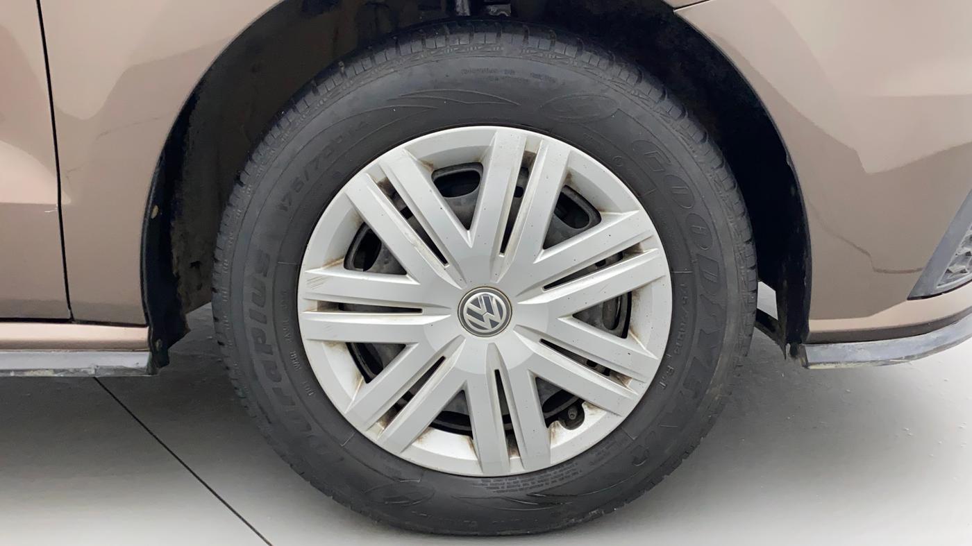 2020 Volkswagen Polo TRENDLINE 1.0L, Petrol, Manual, 43,712 km, Right Front Wheel