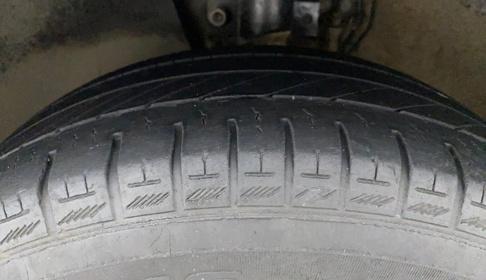 2020 Volkswagen Polo TRENDLINE 1.0L, Petrol, Manual, 43,712 km, Left Front Tyre Tread