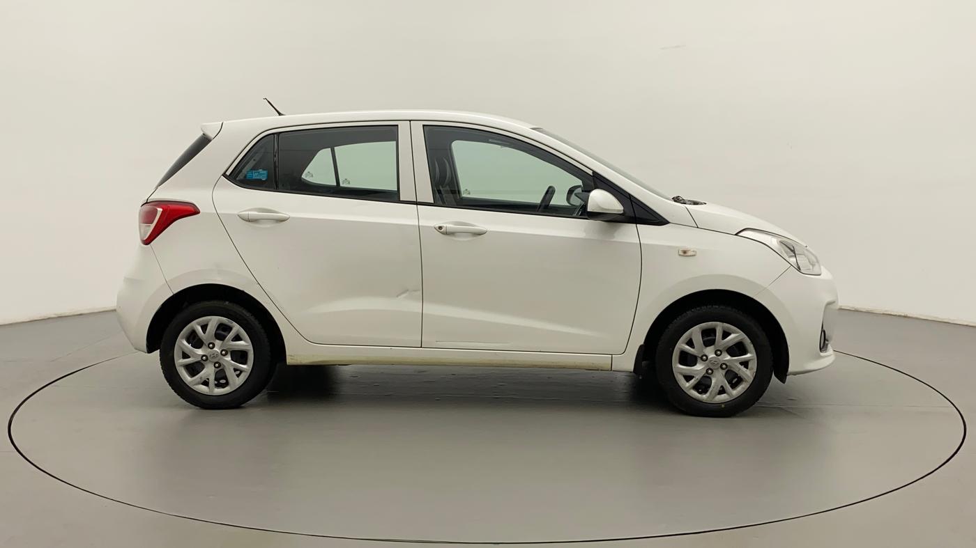 2017 Hyundai Grand i10 SPORTZ 1.2 KAPPA VTVT, Petrol, Manual, 32,656 km, Right Side View