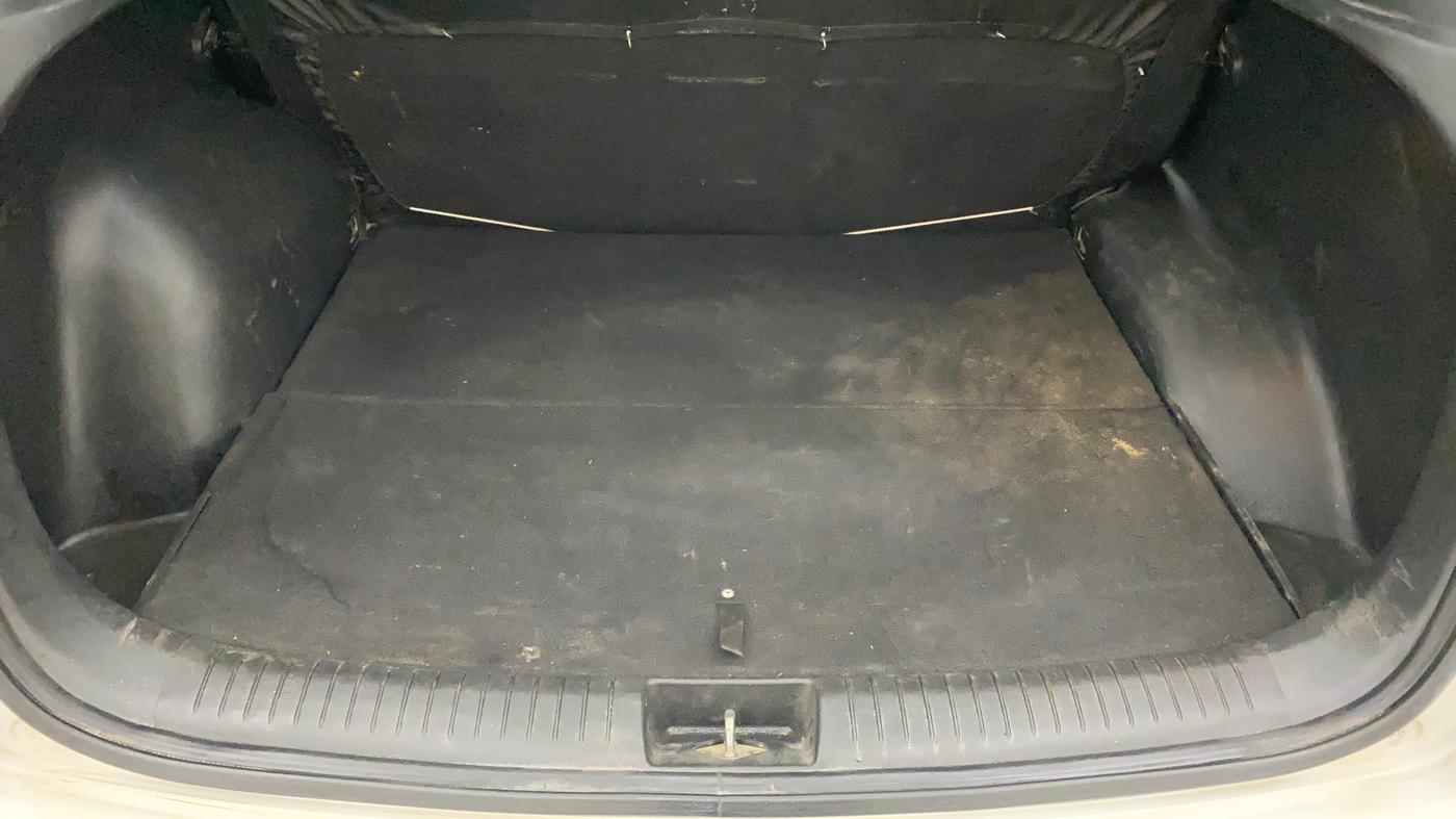 2015 Hyundai Creta SX PLUS 1.6 PETROL, Petrol, Manual, 1,03,882 km, Boot Inside
