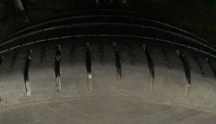 2020 Maruti Ciaz ALPHA  AT 1.5 SHVS PETROL, Petrol, Automatic, 31,214 km, Left Front Tyre Tread
