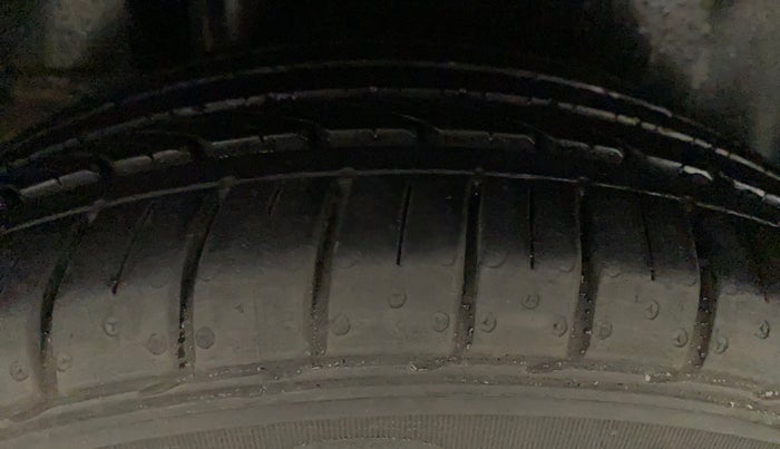 2020 Maruti Ciaz ALPHA  AT 1.5 SHVS PETROL, Petrol, Automatic, 31,214 km, Right Rear Tyre Tread