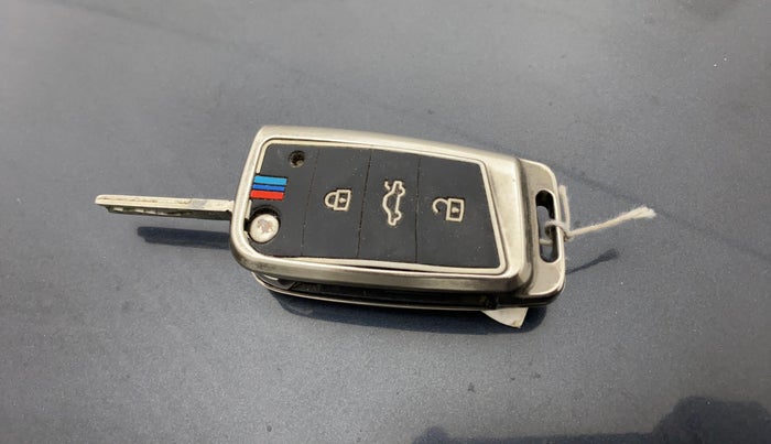 2022 Skoda SLAVIA ACTIVE 1.0L TSI MT, Petrol, Manual, 59,236 km, Key Close Up