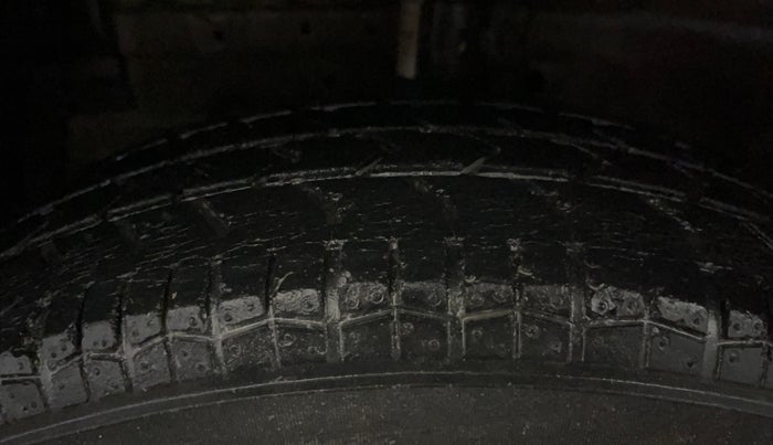 2016 Maruti Swift VXI, Petrol, Manual, 43,003 km, Left Front Tyre Tread