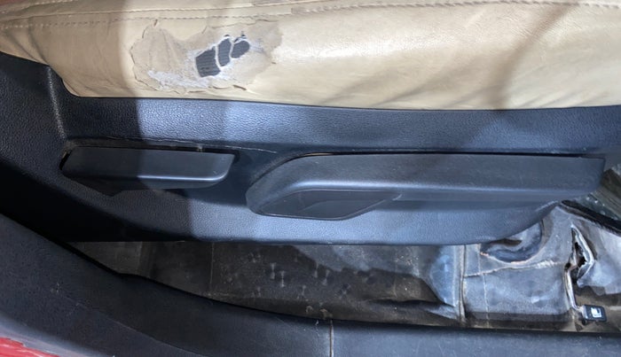 2018 Mahindra KUV 100 NXT K8 P 6 STR, Petrol, Manual, 54,381 km, Driver Side Adjustment Panel