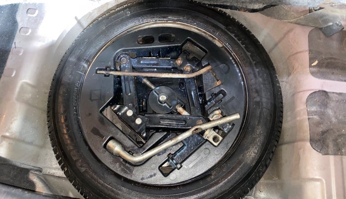 2018 Mahindra KUV 100 NXT K8 P 6 STR, Petrol, Manual, 54,381 km, Spare Tyre