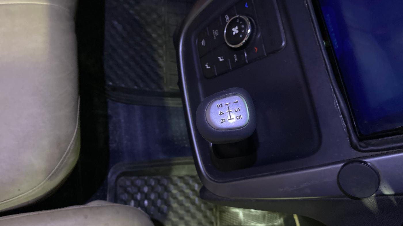 2018 Mahindra KUV 100 NXT K8 P 6 STR, Petrol, Manual, 54,459 km, Gear Lever
