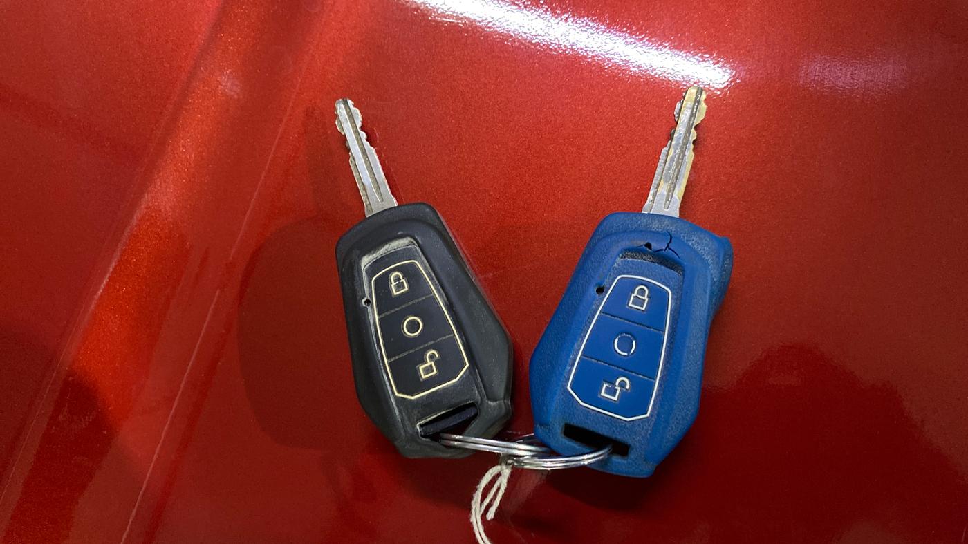 2018 Mahindra KUV 100 NXT K8 P 6 STR, Petrol, Manual, 54,459 km, Key Close Up
