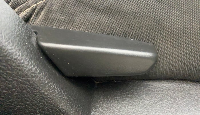 2021 Renault Duster RXZ 1.5 PETROL MT, Petrol, Manual, 66,343 km, Driver Side Adjustment Panel