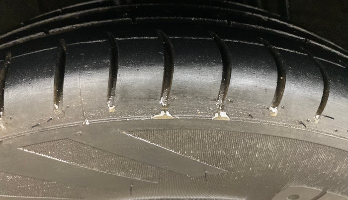 2020 Renault Kwid RXT 1.0 AMT (O), Petrol, Automatic, 64,760 km, Right Rear Tyre Tread