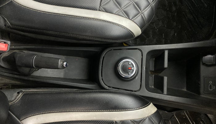 2020 Renault Kwid RXT 1.0 AMT (O), Petrol, Automatic, 64,760 km, Gear Lever