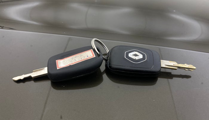 2020 Renault Kwid RXT 1.0 AMT (O), Petrol, Automatic, 64,760 km, Key Close Up