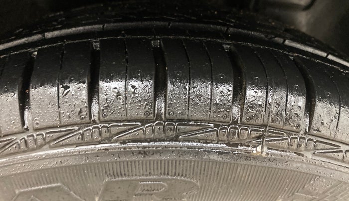 2020 Renault Kwid RXT 1.0 AMT (O), Petrol, Automatic, 64,760 km, Right Front Tyre Tread