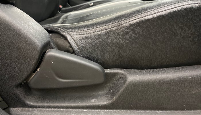 2020 Renault Kwid RXT 1.0 AMT (O), Petrol, Automatic, 64,760 km, Driver Side Adjustment Panel