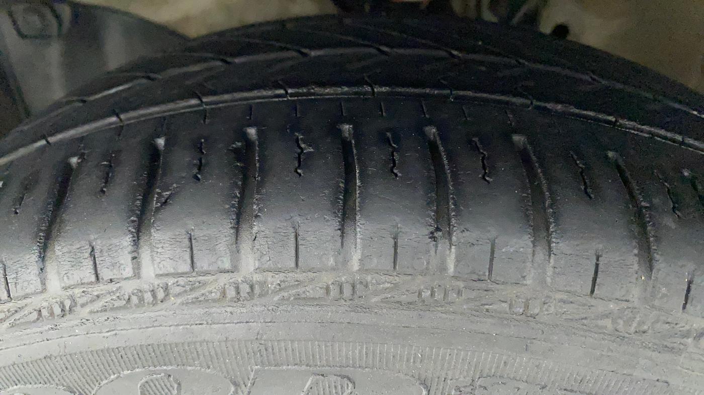 2017 Honda Brio VX AT, Petrol, Automatic, 27,533 km, Left Front Tyre Tread